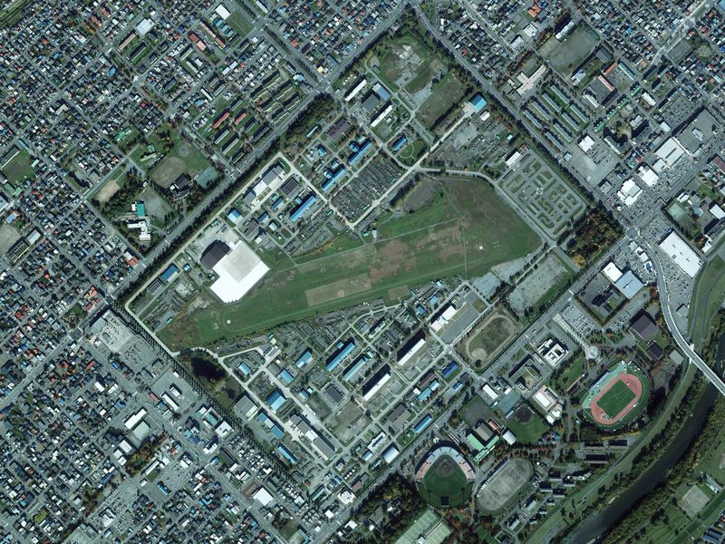 旭川飛行場の空中写真(2014年10月)。CHO20143-C6-46を使用