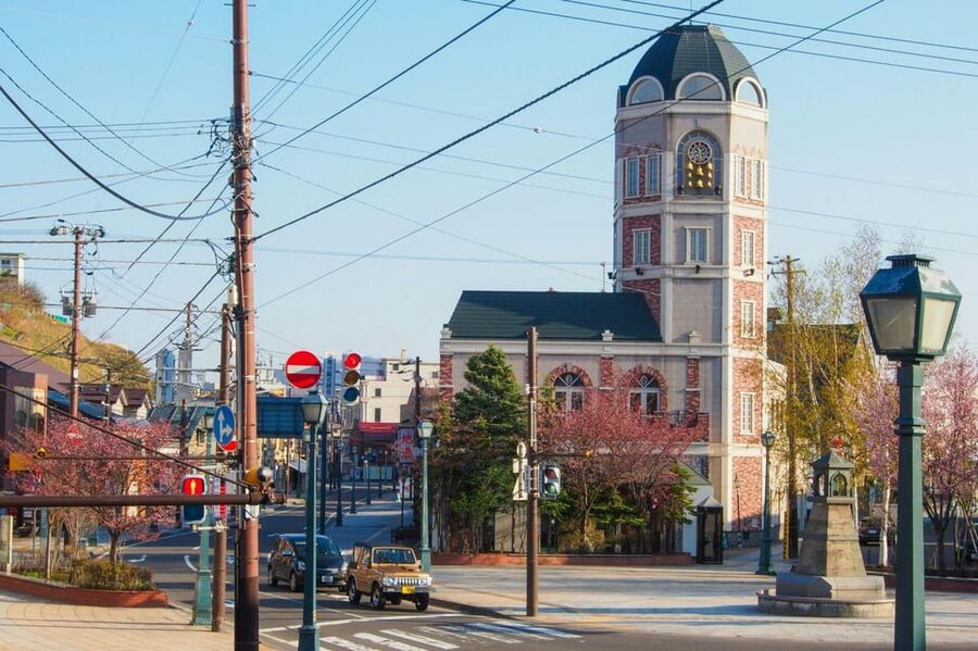 1-Day Tour Sapporo: The port city of Otaru & Local Brewery - Making glassware at the Kitaichi Glass Factory