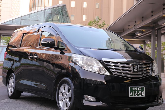 [Airport Transfer] Smoothly move between Sapporo and New Chitose Airport with a private car! one way - The ride to Sapporo, with room for real luggage
