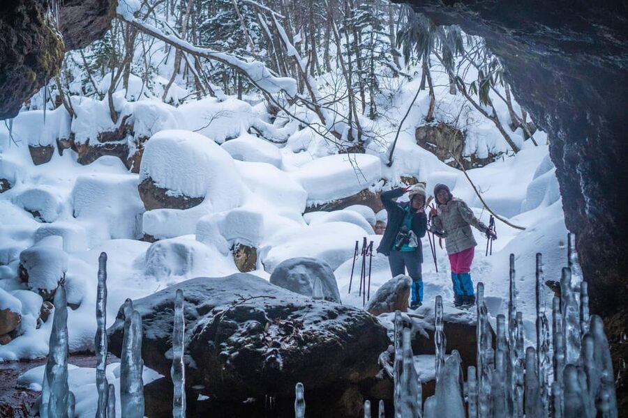 Bamboo Ice Cave: Snowshoe to see a natural phenomenon! - Inside the abandoned mine cave