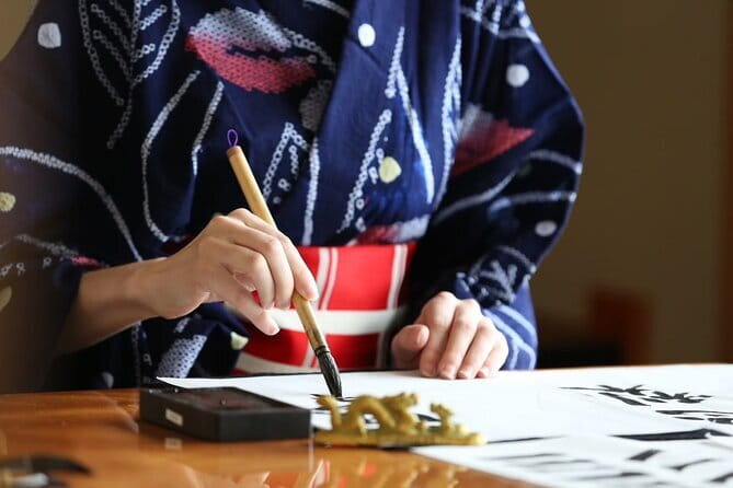 Calligraph Name in Japanese and Dress in Kimono - Meeting Erika and getting ready in a kimono