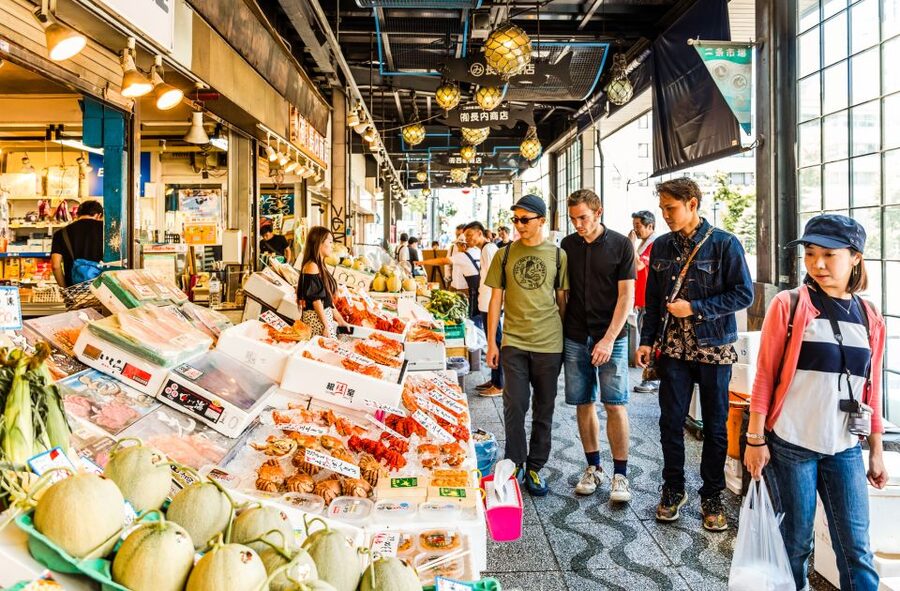 Eat Like a Local in Sapporo – Private & Custom Food Tour - Nijo Market and Hokkaido seafood
