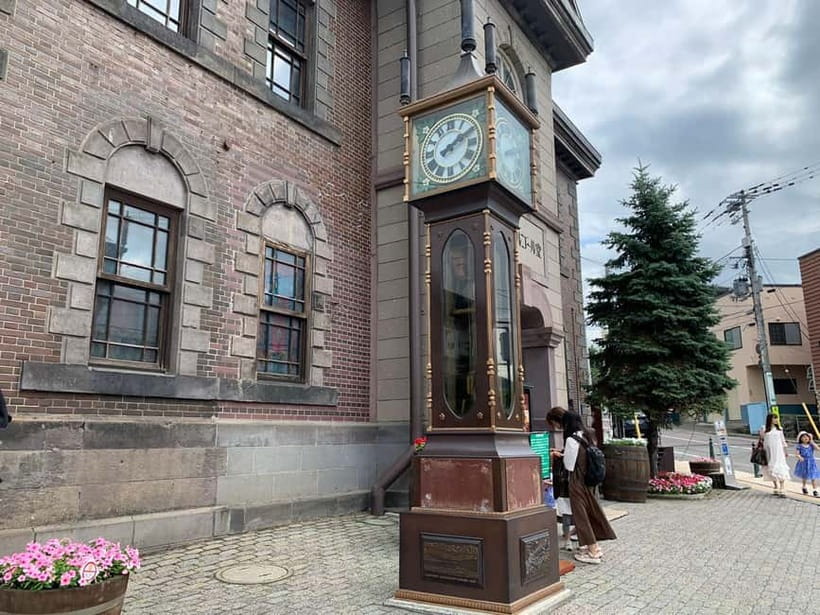 From Sapporo: Hokkaido Highlights Day Trip - Guides, languages, and the feel of the bus
