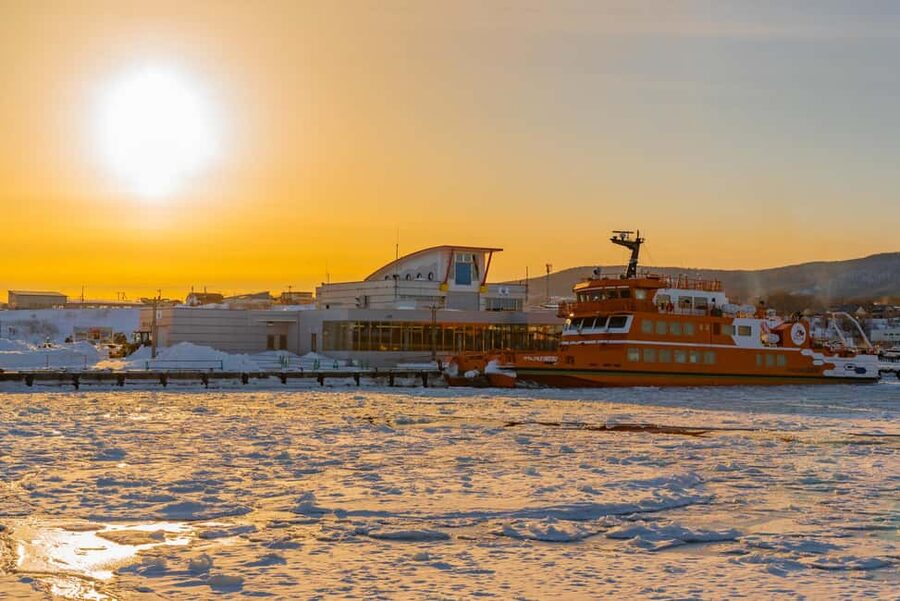 Hokkaido Asahiyama Zoo, Icebreaker GARINKO GO Sunset Tour - Two hours at Asahiyama Zoo