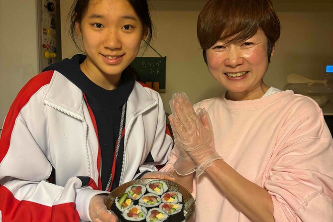 Hokkaido Seafood Sushi Rolls Experience with Matcha, in Sapporo - Why the Two or Three Person Group Matters