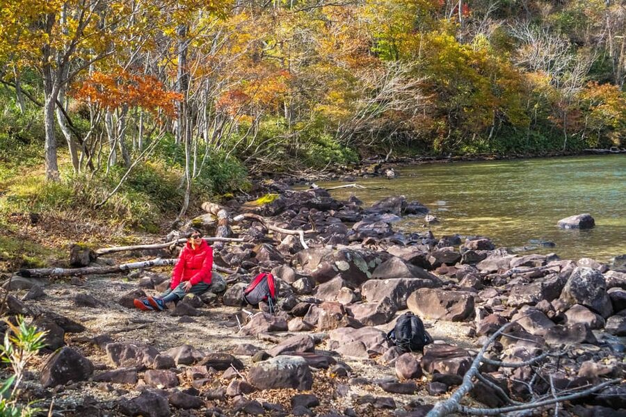 Lake Tachibana: Hike to a hidden lake! - Reaching the ridgeline and descending to Lake Tachibana