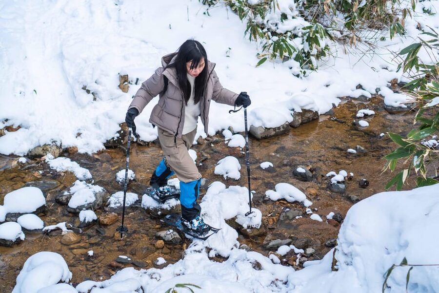 Lake Tachibana: Snowshoe to a frozen lake! - Timing the tour around Noboribetsu Onsen