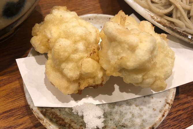 Mondo's most popular plan! Experience making soba noodles and the king of Japanese cuisine, tempura, in Sapporo! - Eating your noodles with Hokkaido tempura