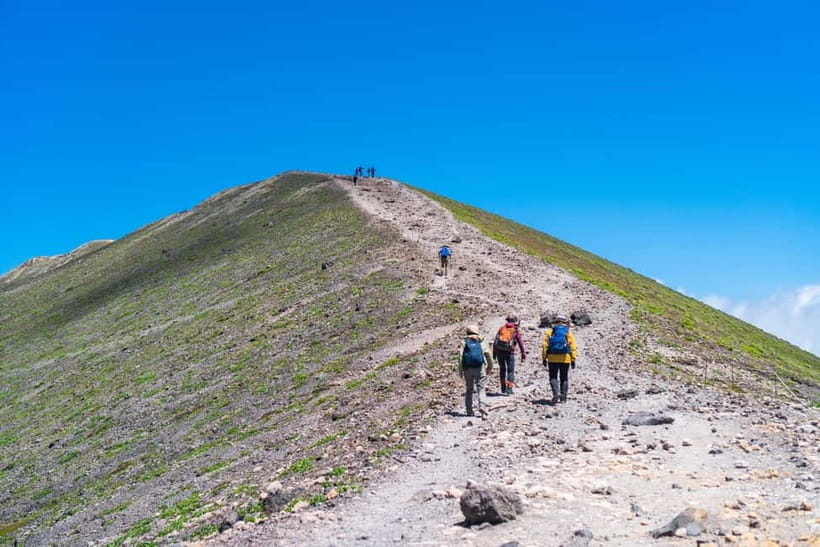 Mt. Tarumae: Active Volcano Lava Dome Hike - Meeting an active volcano above Lake Shikotsu