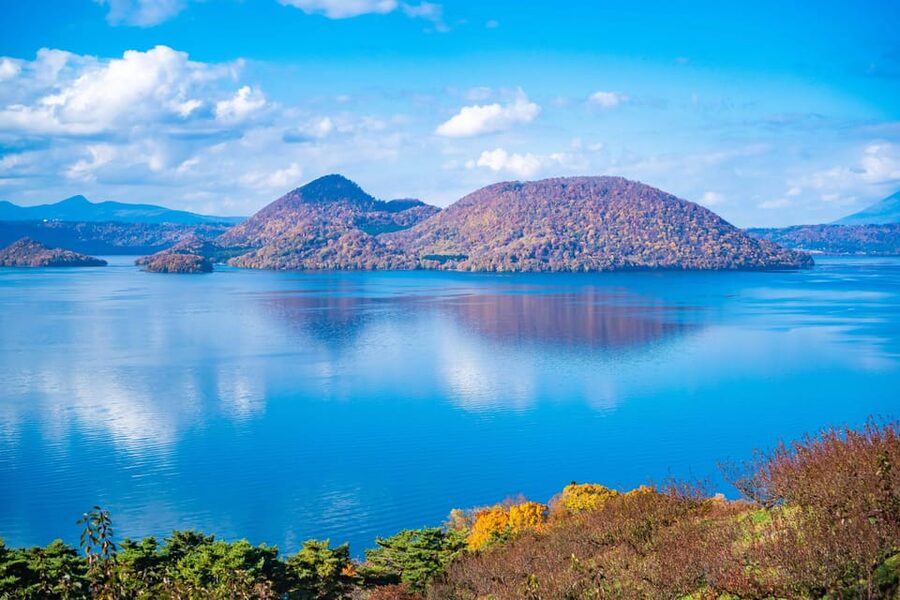 Mt. Usu: Hike to the crater and see the stunning Lake Toya! - A small group changes the feel of the hike