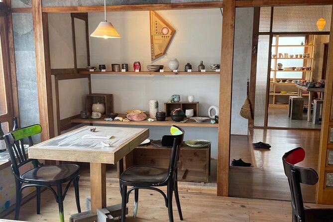 Private Wheel Pottery Experience with One Drink - Guidance in English and Japanese
