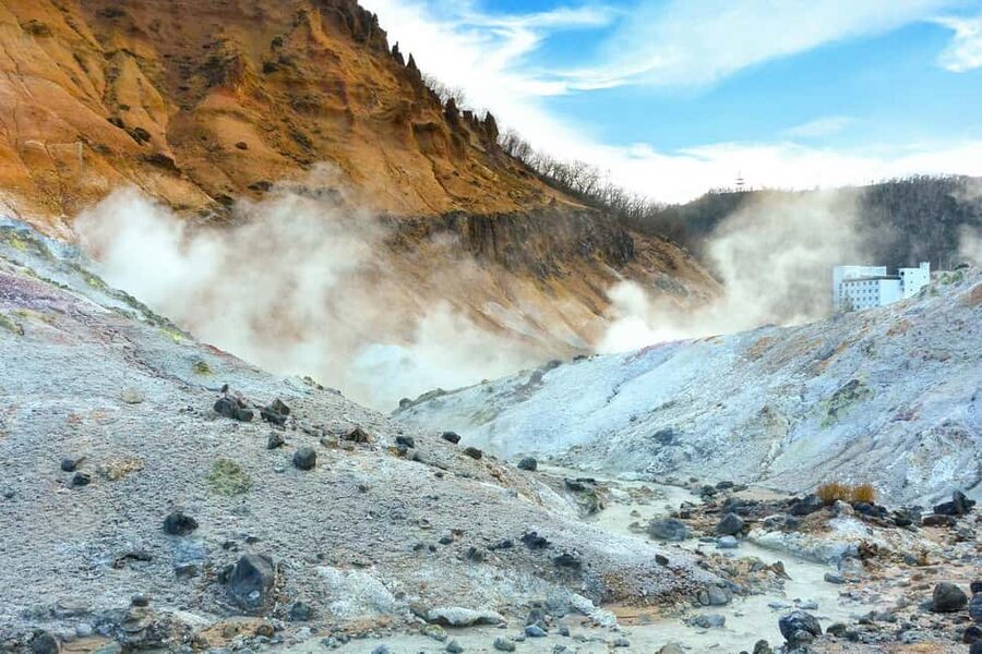 Sapporo: Hell Valley, Oyunuma and Dai-ichi Takimotokan Trip - Why this Sapporo day trip works
