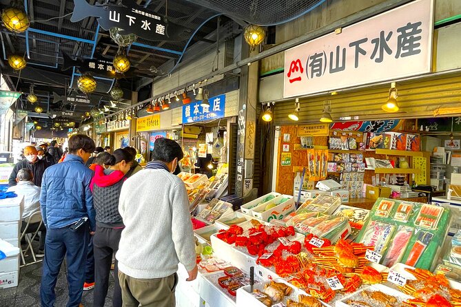 Sapporo: Nijo Market Guided Tour with Seafood Meal - Key points at a glance