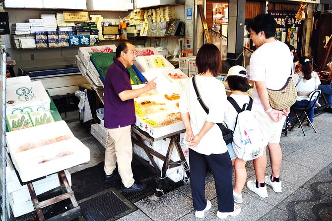 Sapporo: Nijo Market Guided Tour with Seafood Meal - What the private format changes