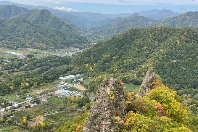 Sapporo Private Sightseeing Tour in Onsen with Special Package - A quiet visit to Jozankei Shrine