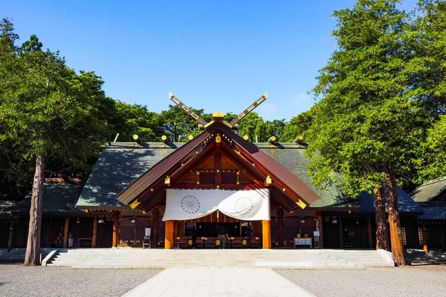 Sapporo: Sacred Shrine, Seafood Market & Shiroi Koibito Park - Key points at a glance