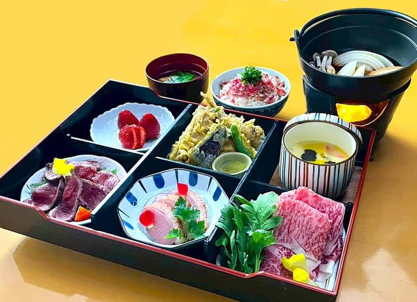 Sapporo: Sumo Show Experience with Japanese food & Photo - Why the small venue changes the experience