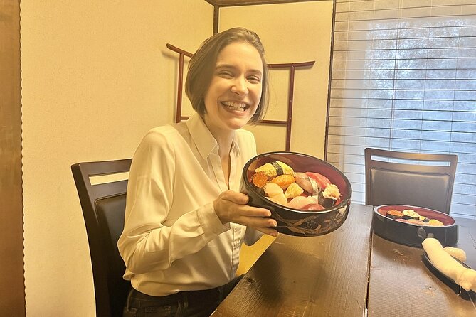 Taught by a professional! Making sushi with Hakodate's Fresh Fish - Who will get the most from this experience