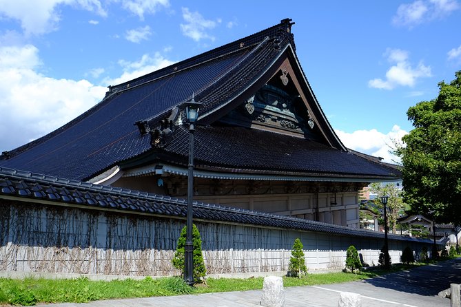 Walk Around Hakodate's Hidden Spots Guided by Local Residents - From a former Russian hospital to Hakodate’s churches
